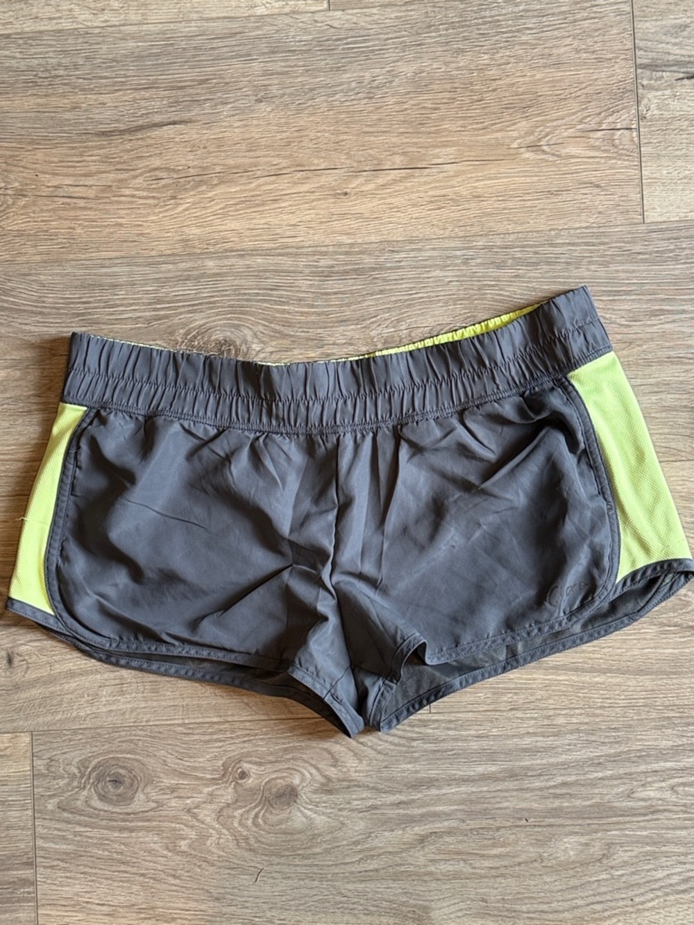 AERO Vintage Y2K 90s Athletic Running Shorts Grey & Yellow Size Large